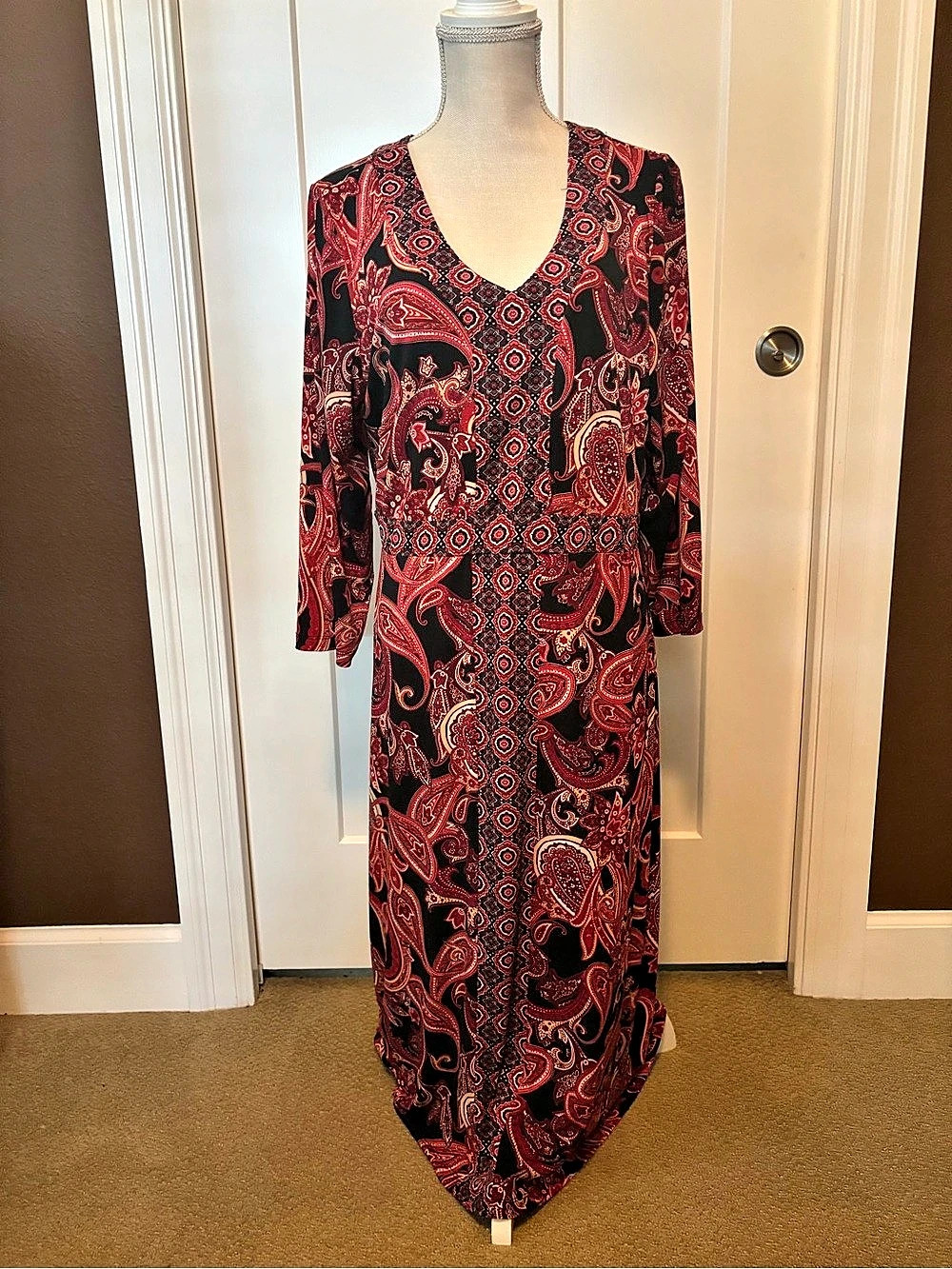 Women's Paisley Maxi Dress in Black & Red Like New. Large fits like loosely.